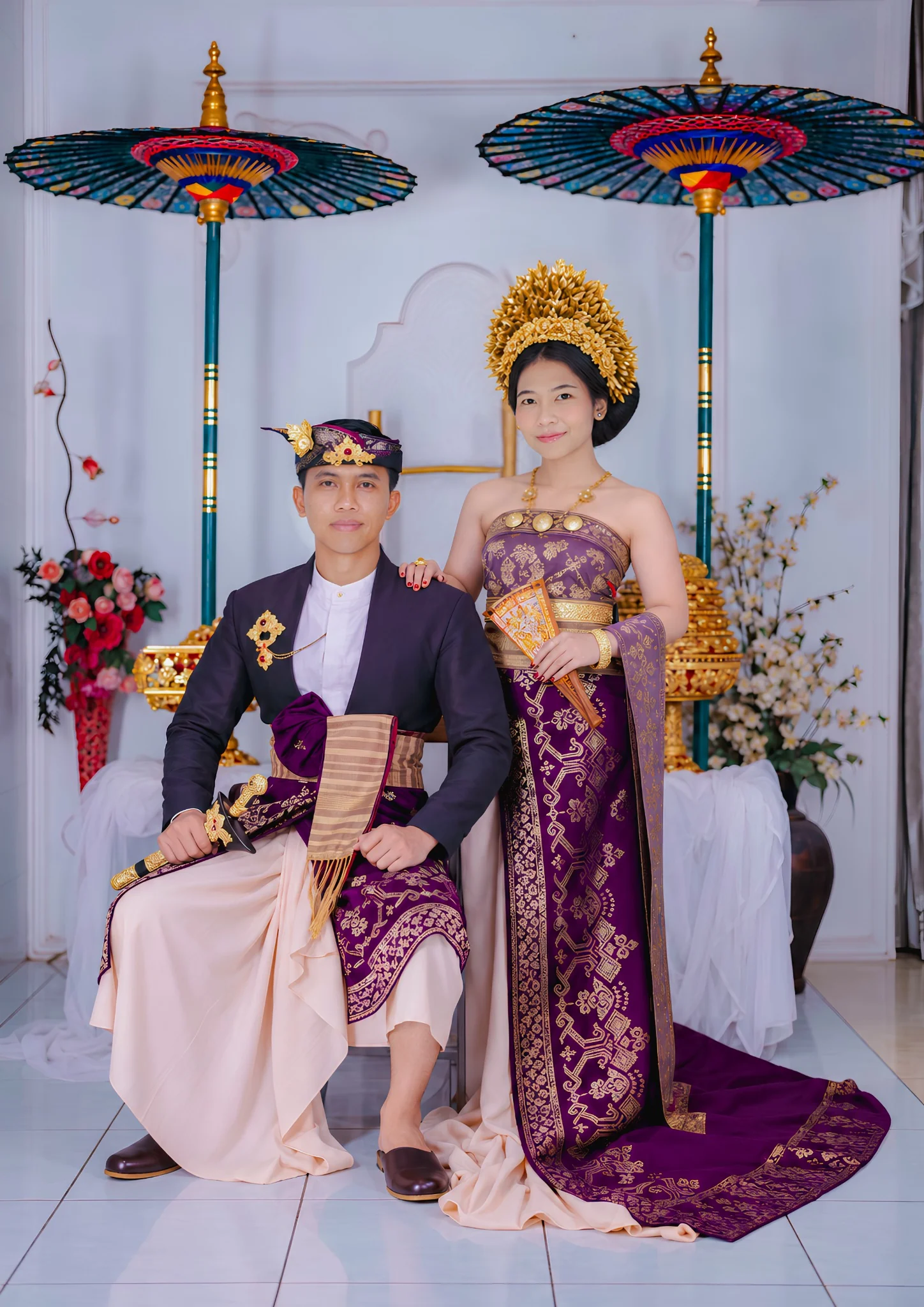 Foto pasangan dalam busana adat pawiwahan Bali